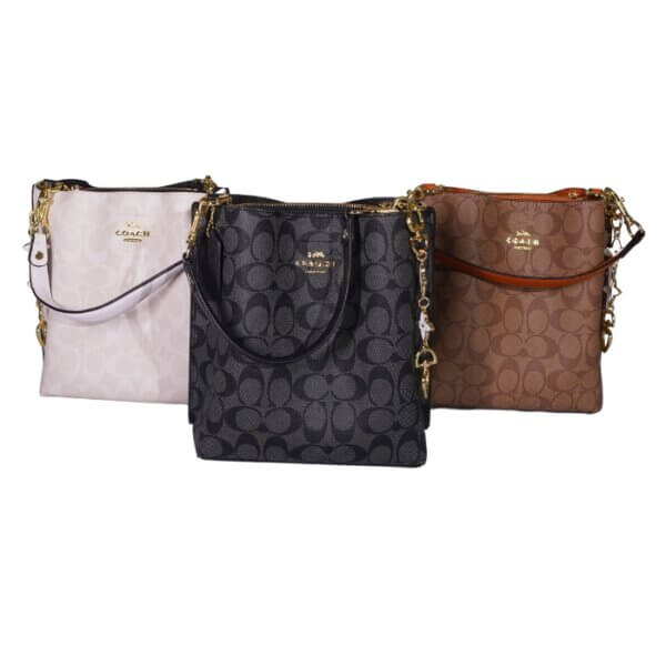 Coach Signature Canvas Shoulder Bag – Elegant Everyday